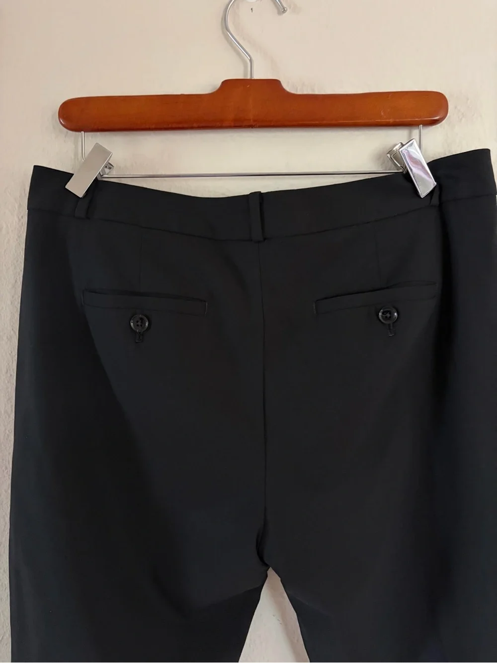 Banana Republic Women’s Black Ankle
Avery Cut Straight Pants Size 8 - Picture 14 of 16